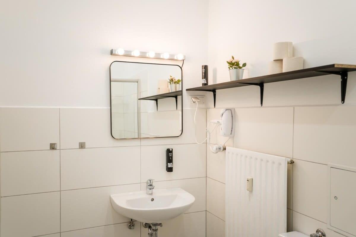 Spacious 3Br Plus Ac Self Check-In Street Parking Berlin Bagian luar foto